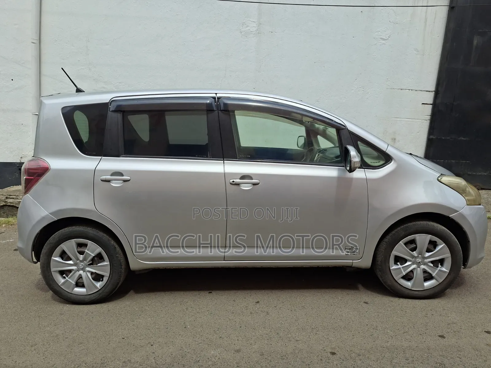 Toyota Ractis 2009 Silver