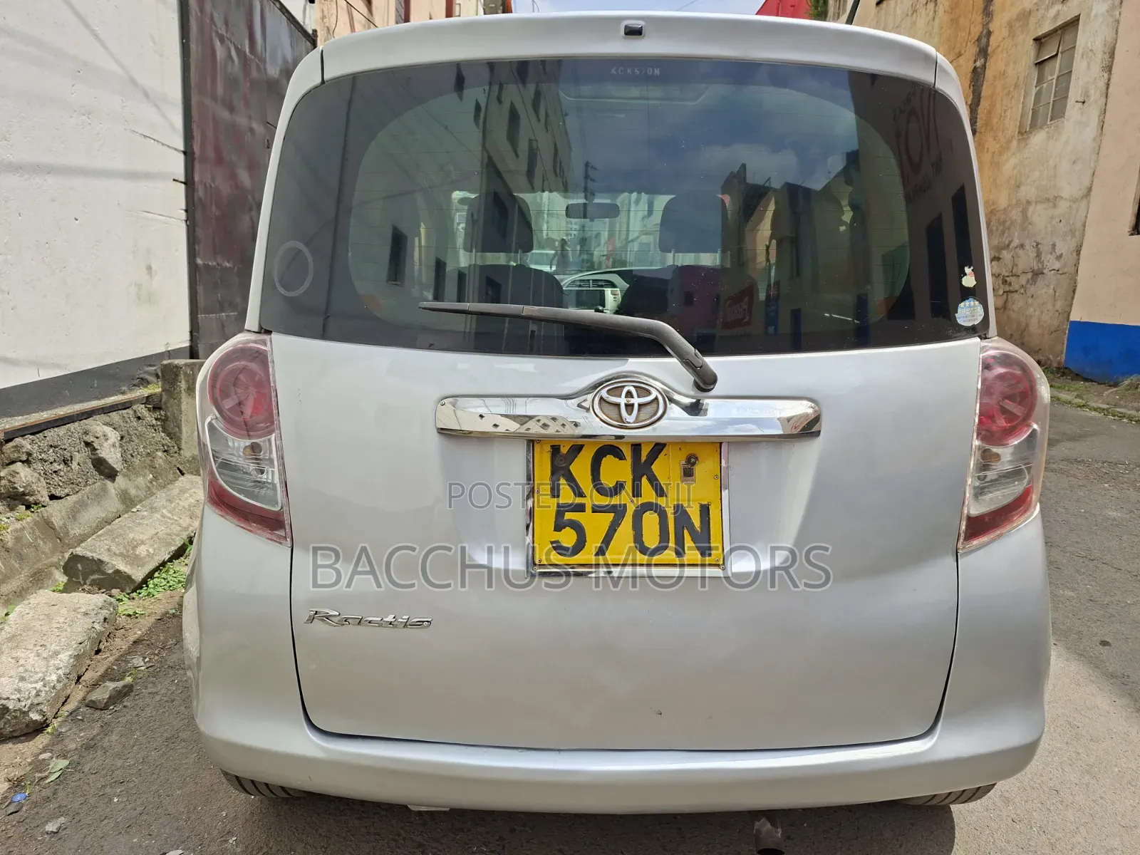 Toyota Ractis 2009 Silver