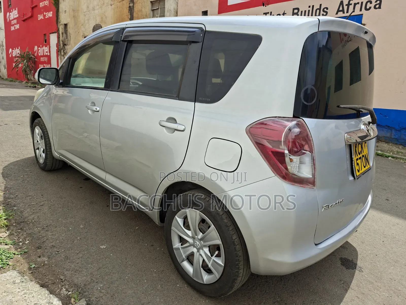 Toyota Ractis 2009 Silver