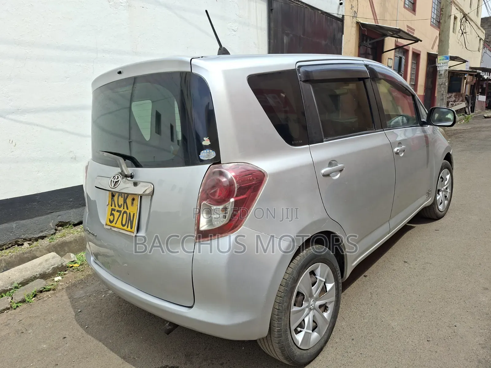 Toyota Ractis 2009 Silver