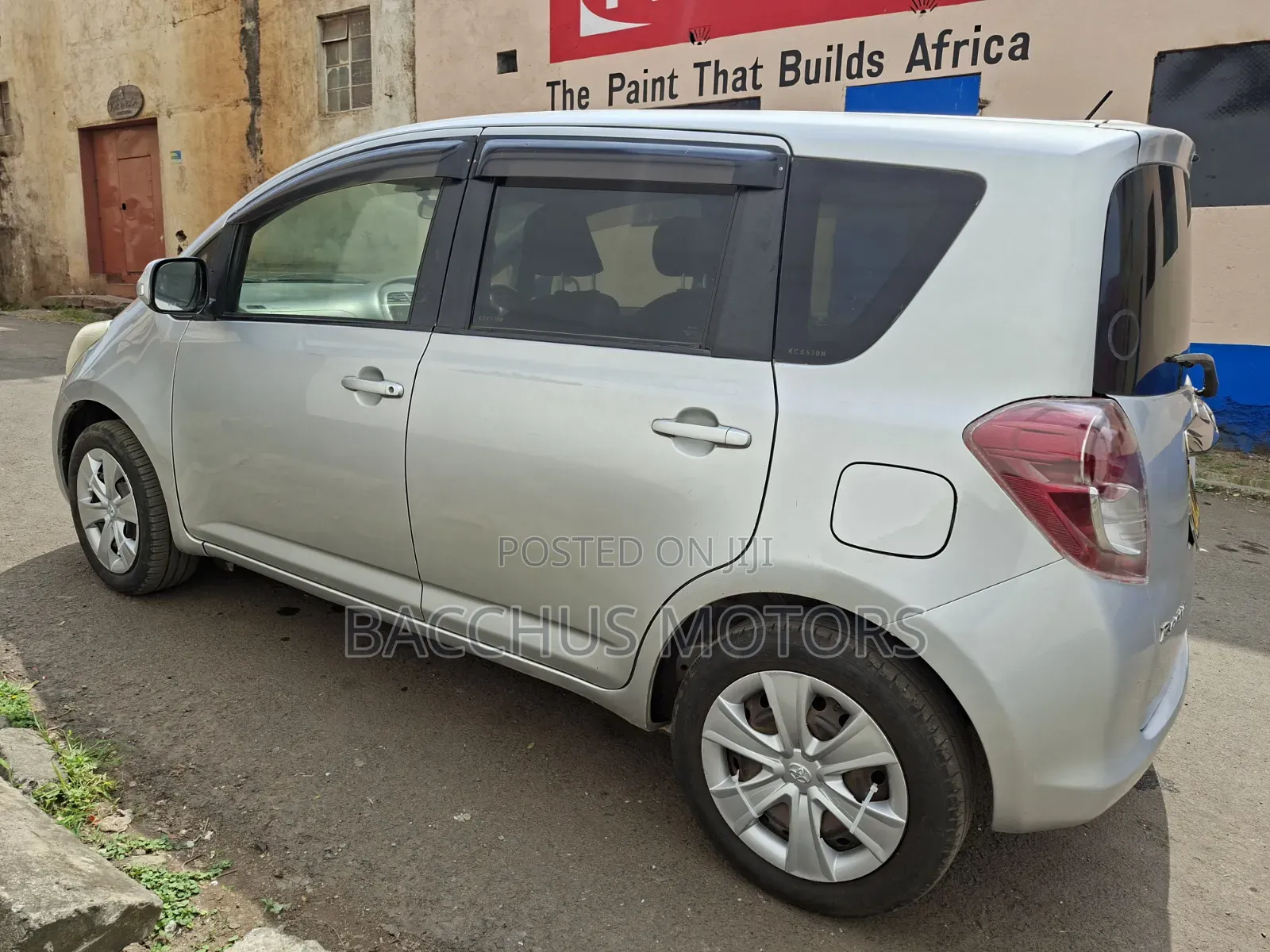 Toyota Ractis 2009 Silver