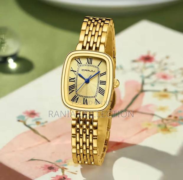 Gold Crrju Ladies Wristwatch
