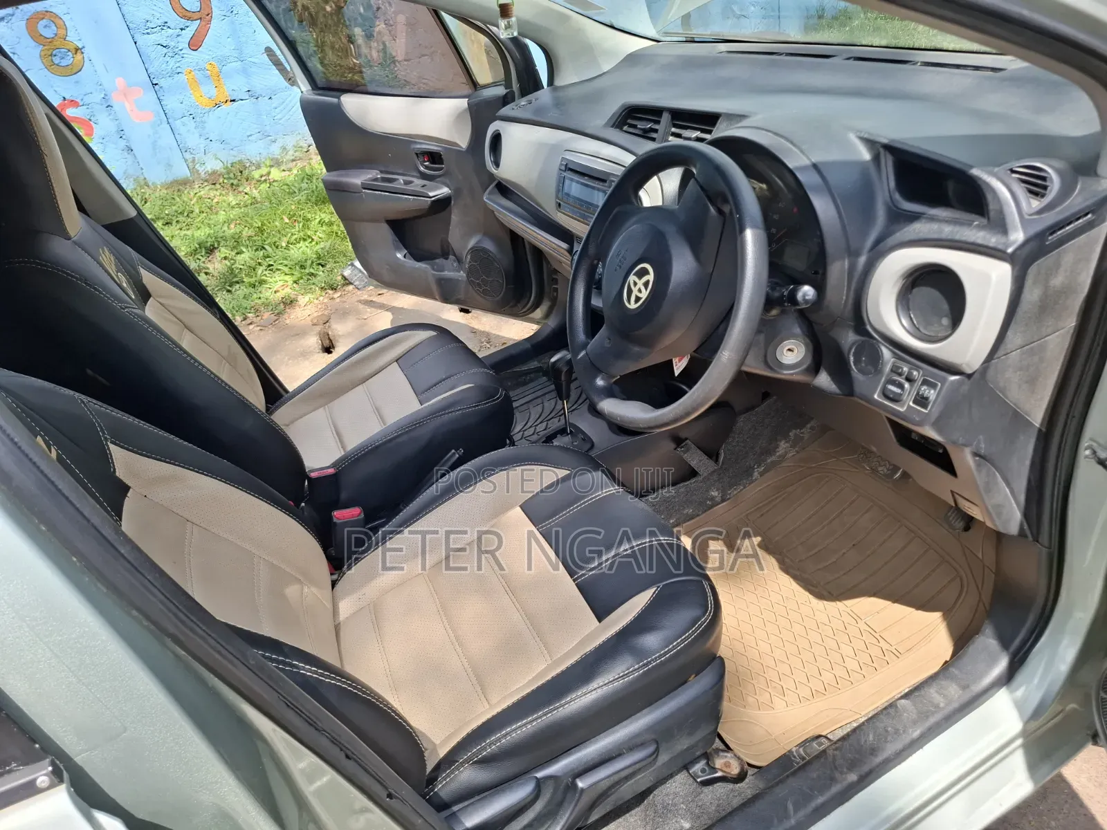 Toyota Vitz 2011 Green