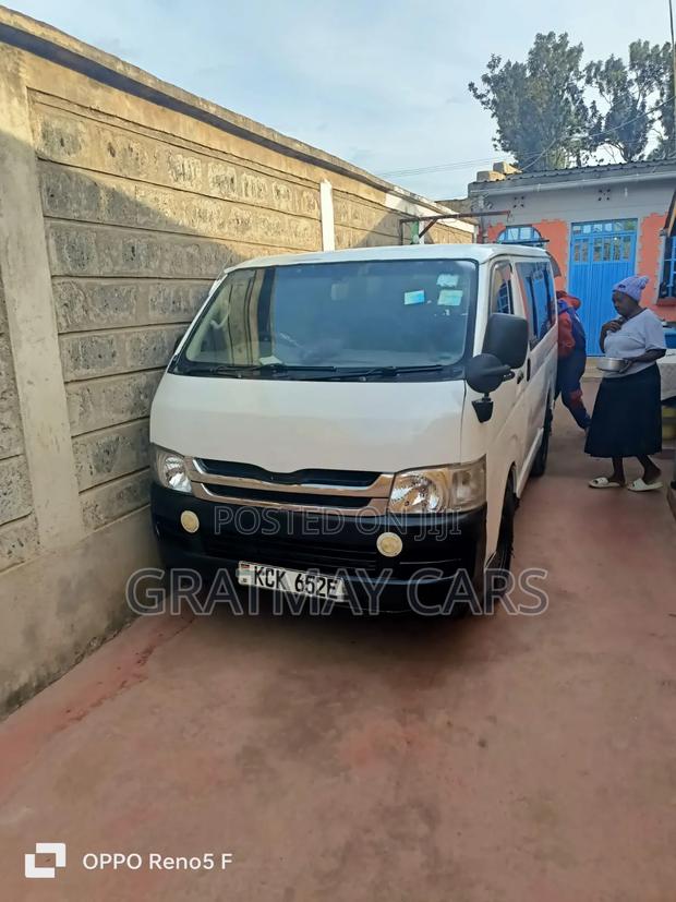 Toyota HiAce 2011 White