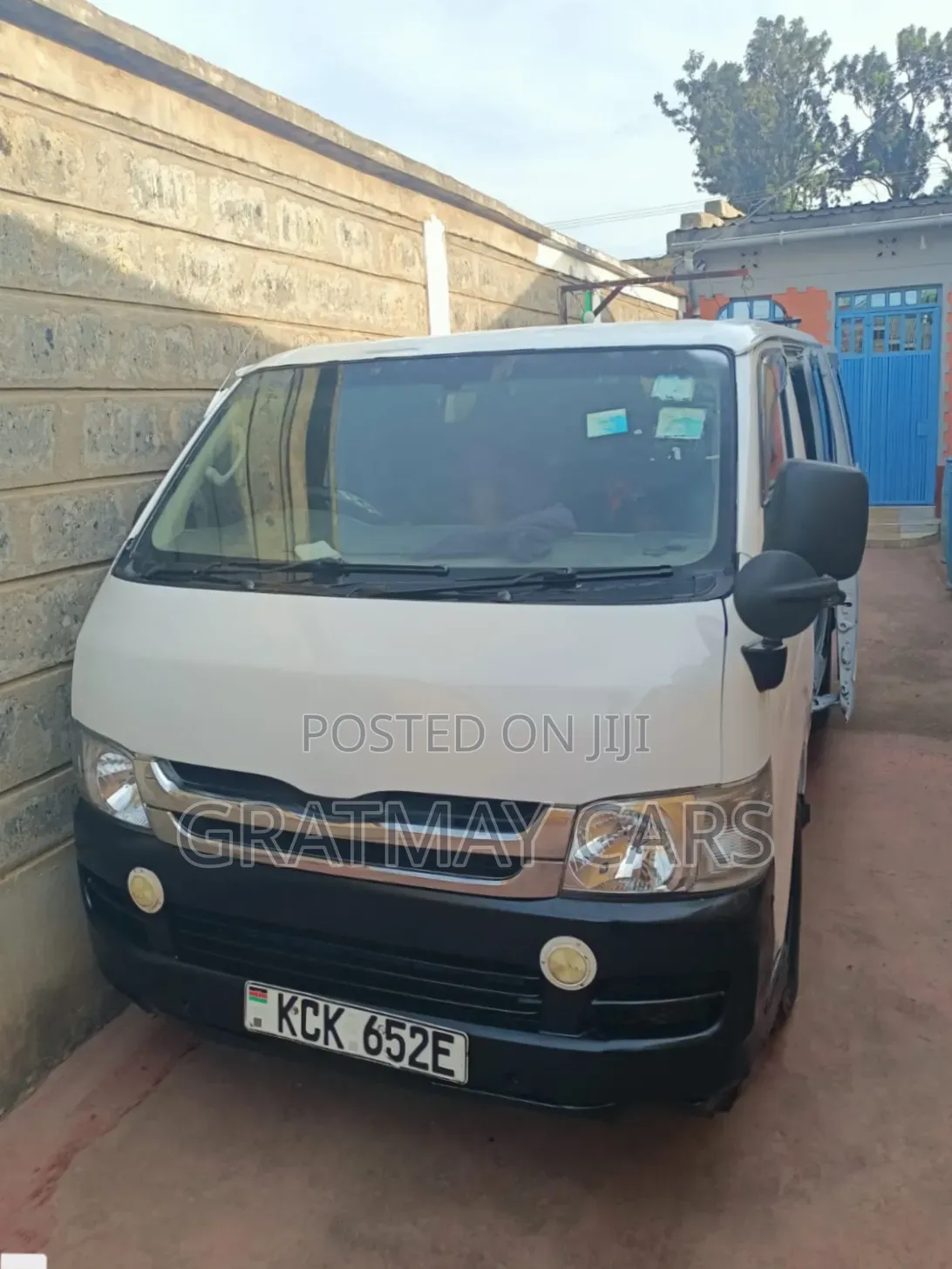 Toyota HiAce 2011 White