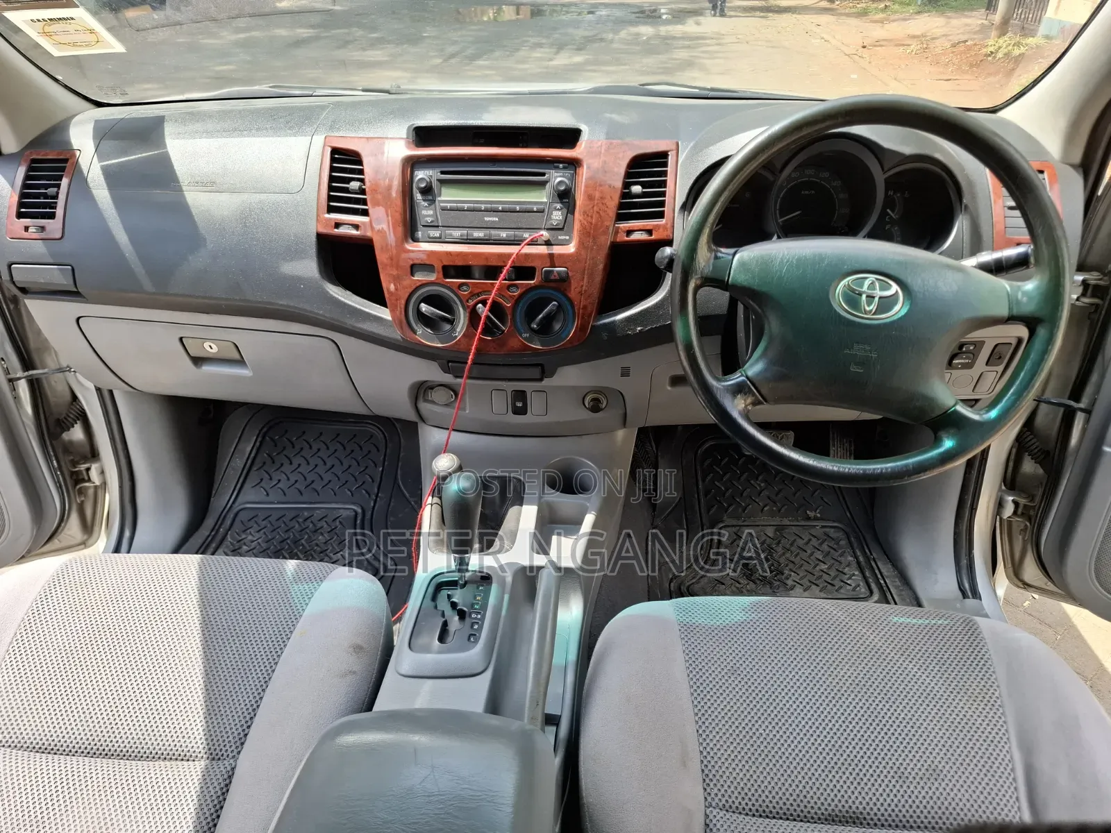 Toyota Hilux 2010 Silver