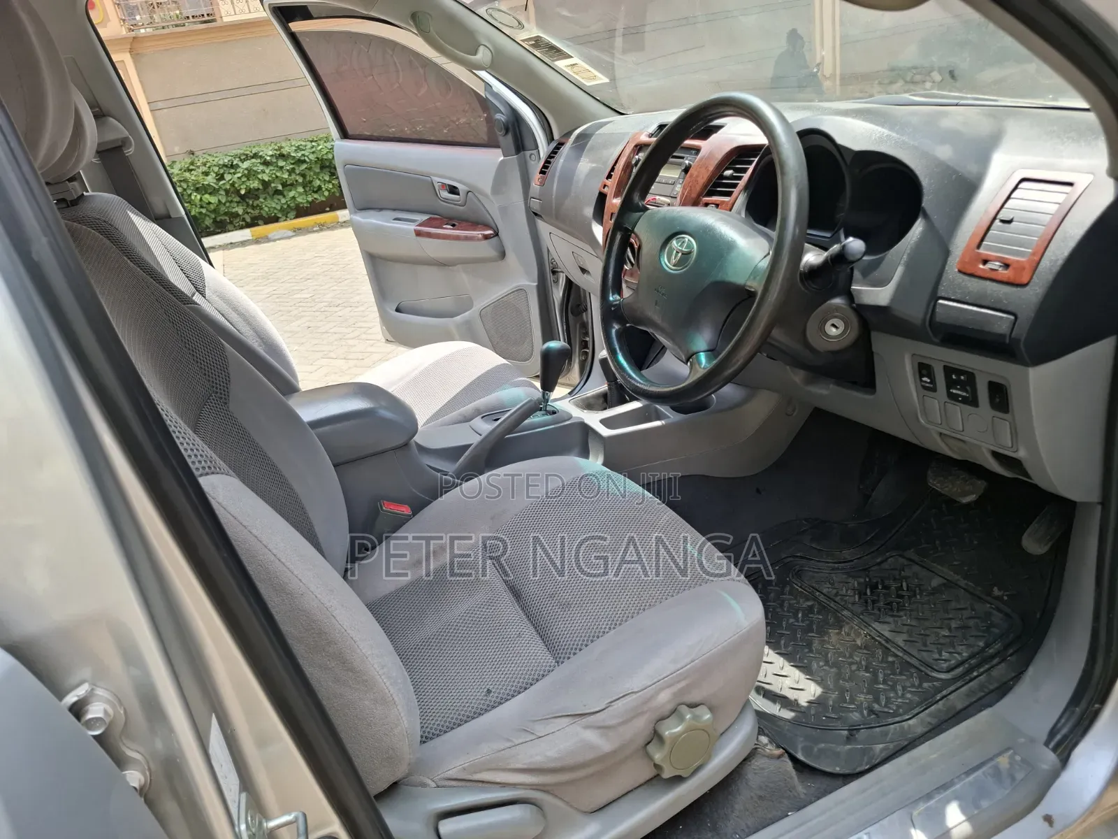 Toyota Hilux 2010 Silver