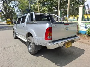 Toyota Hilux 2010 Silver