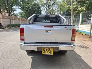 Toyota Hilux 2010 Silver