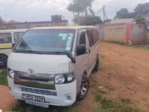 Toyota HiAce 2013 White