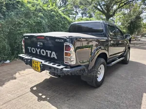 Toyota Hilux 2011 Black