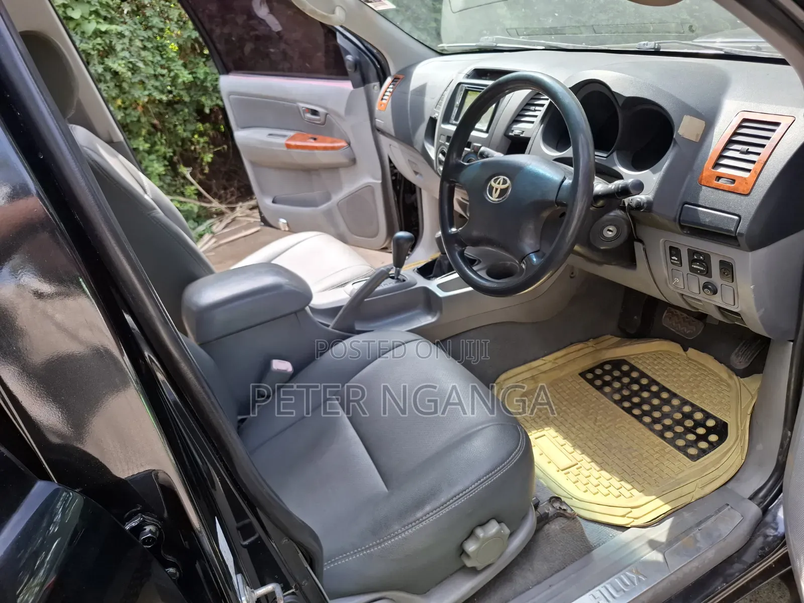 Toyota Hilux 2011 Black