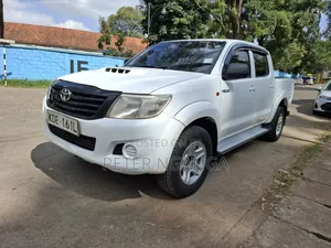 Toyota Hilux 2014 White