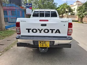 Toyota Hilux 2014 White