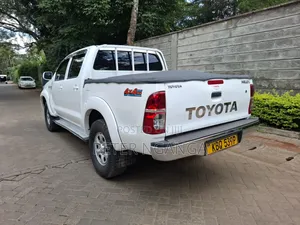 Toyota Hilux 2012 White