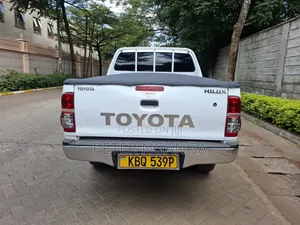 Toyota Hilux 2012 White