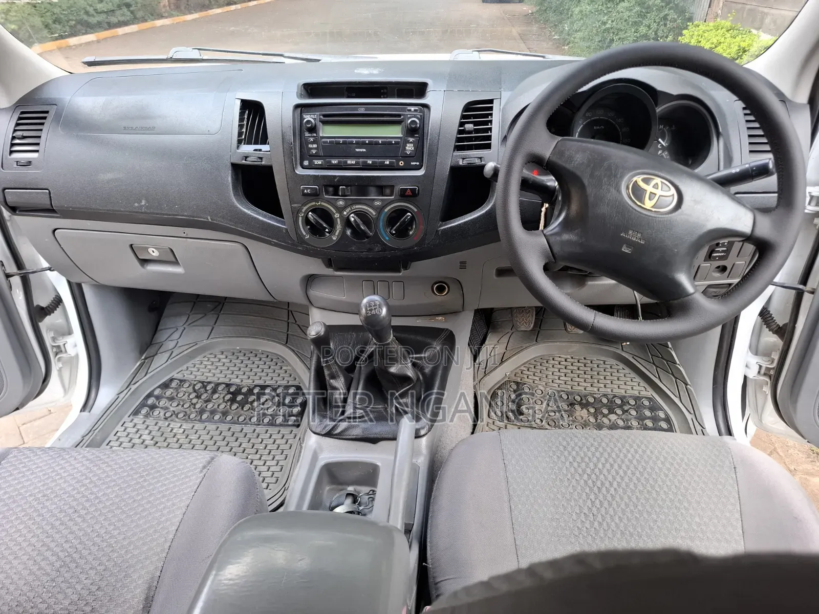 Toyota Hilux 2012 White