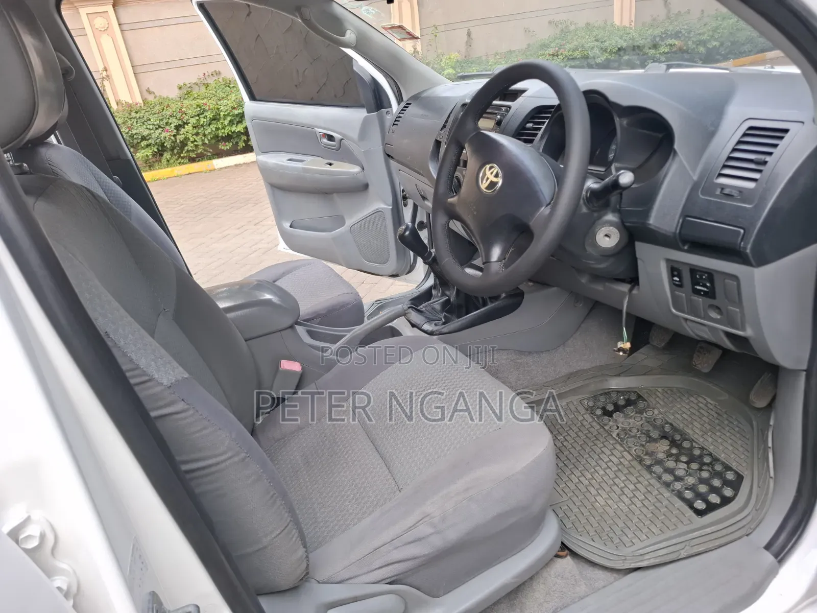 Toyota Hilux 2012 White