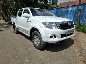 Toyota Hilux 2012 White