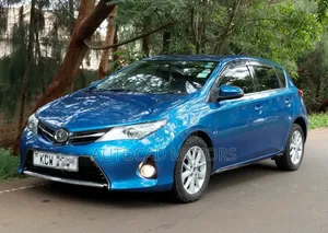 Toyota Auris 2012 Blue