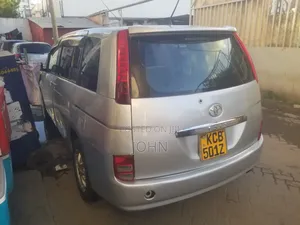 Toyota ISIS 2008 Silver
