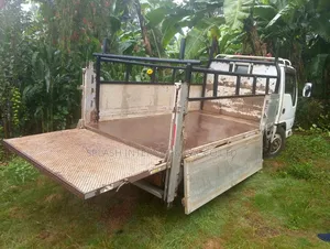 Isuzu ELF Truck 2014 Silver