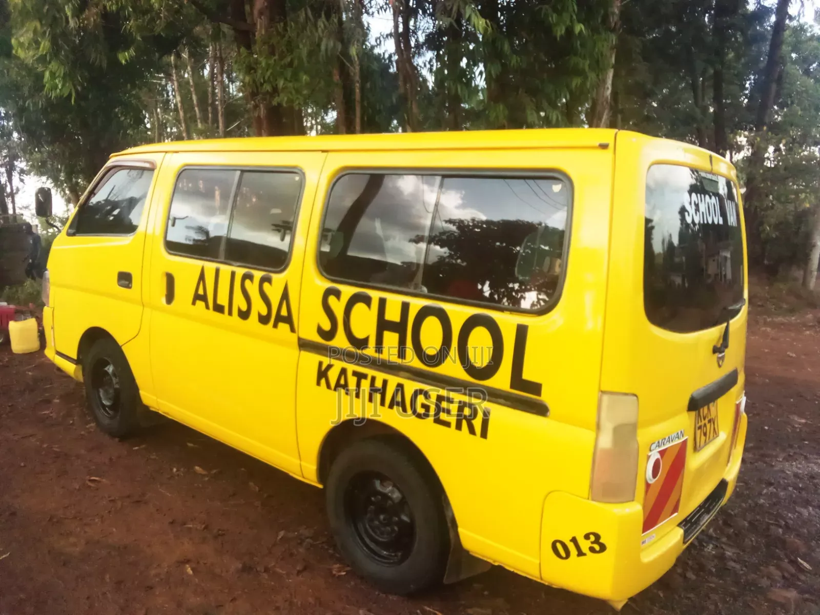Nissan Caravan (Urvan) 2009 Yellow