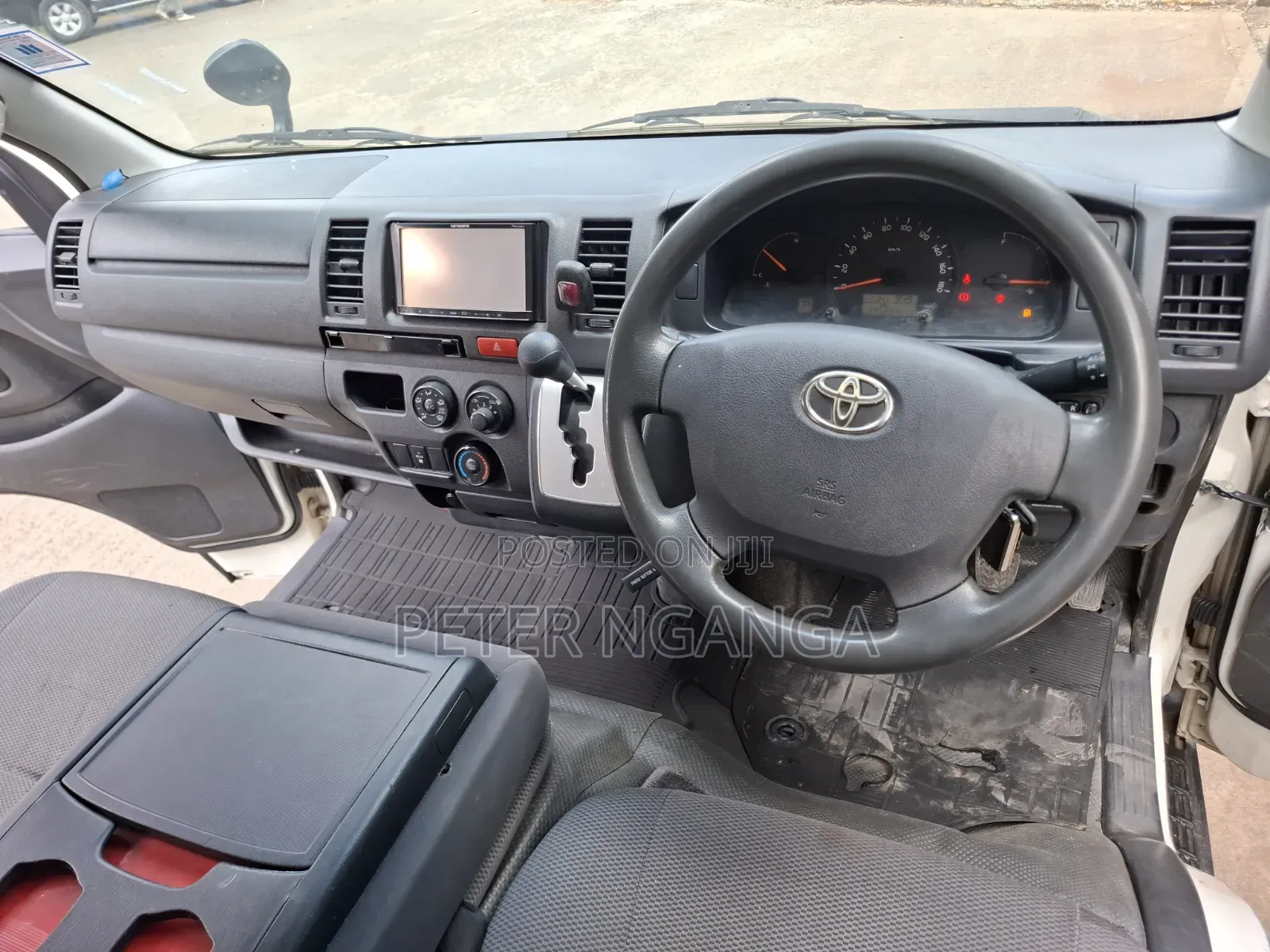 Toyota HiAce 2014 White