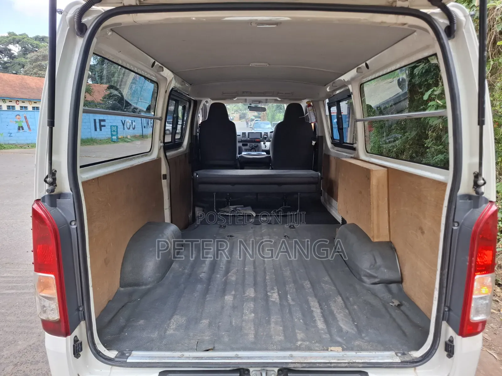 Toyota HiAce 2014 White