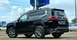 Toyota Land Cruiser LC300 2023 Black