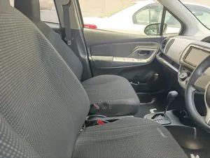 Toyota Vitz 2019 Silver