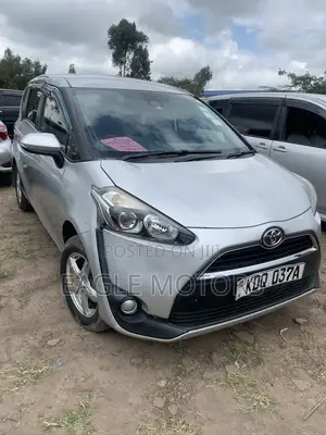 Toyota Sienta 2017 Silver