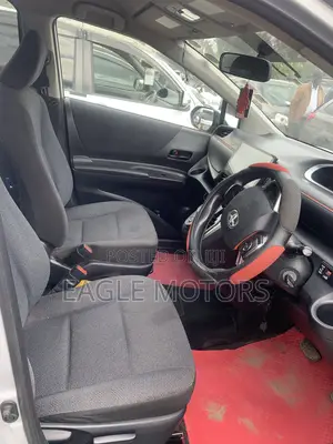 Toyota Sienta 2017 Silver