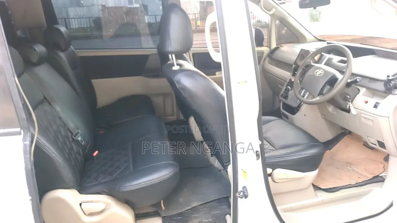 Toyota Noah 2011 White