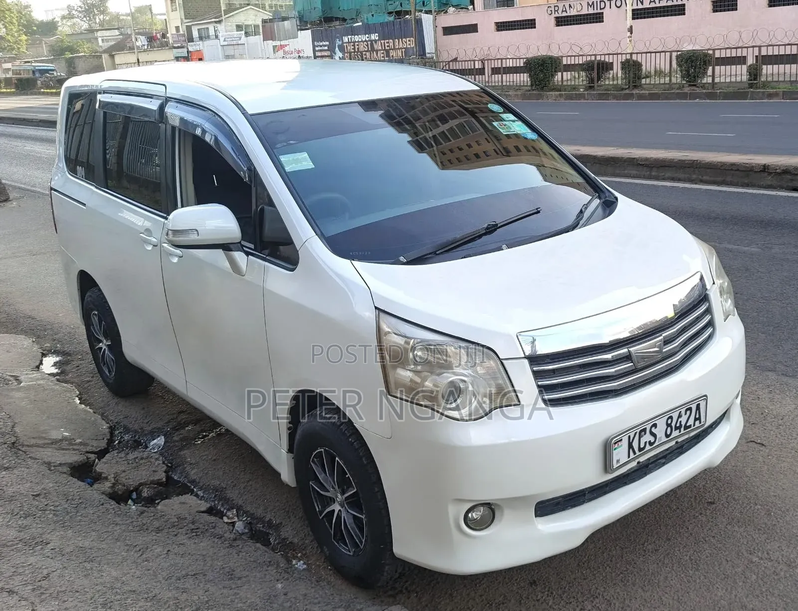 Toyota Noah 2011 White