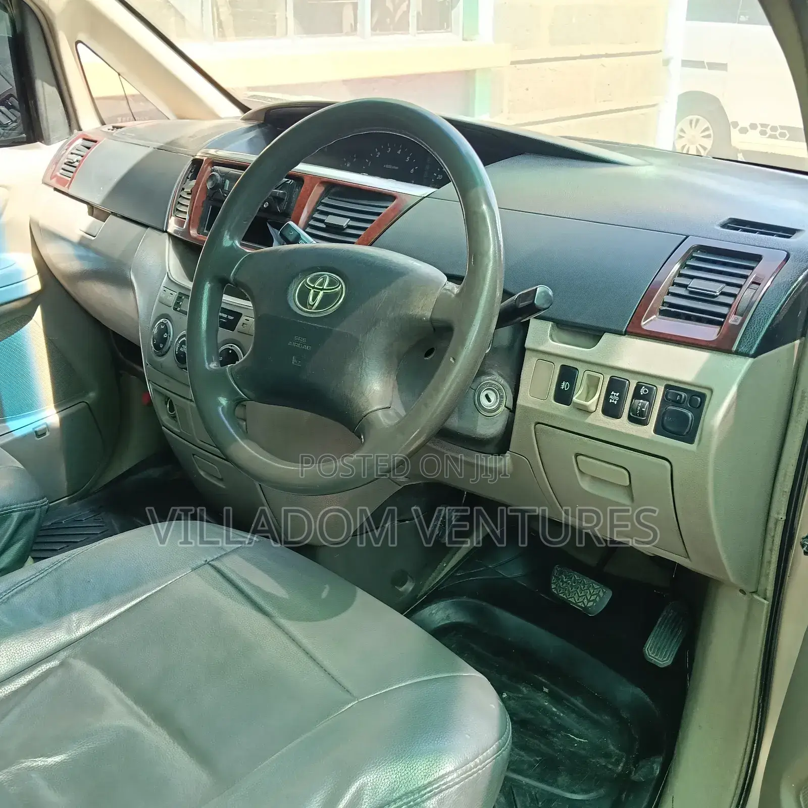 Toyota Noah 2004 Gold