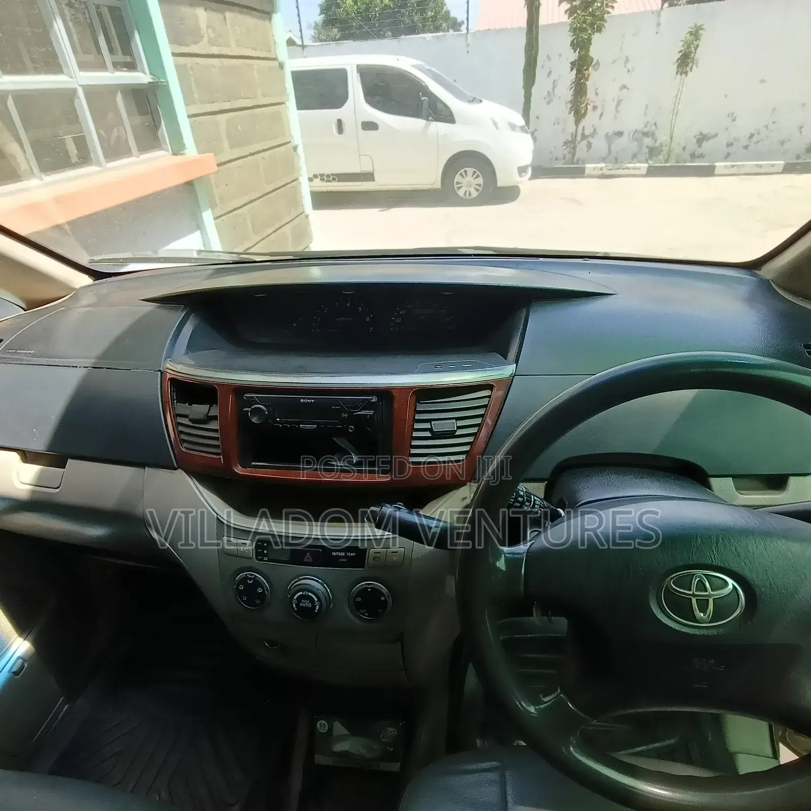 Toyota Noah 2004 Gold