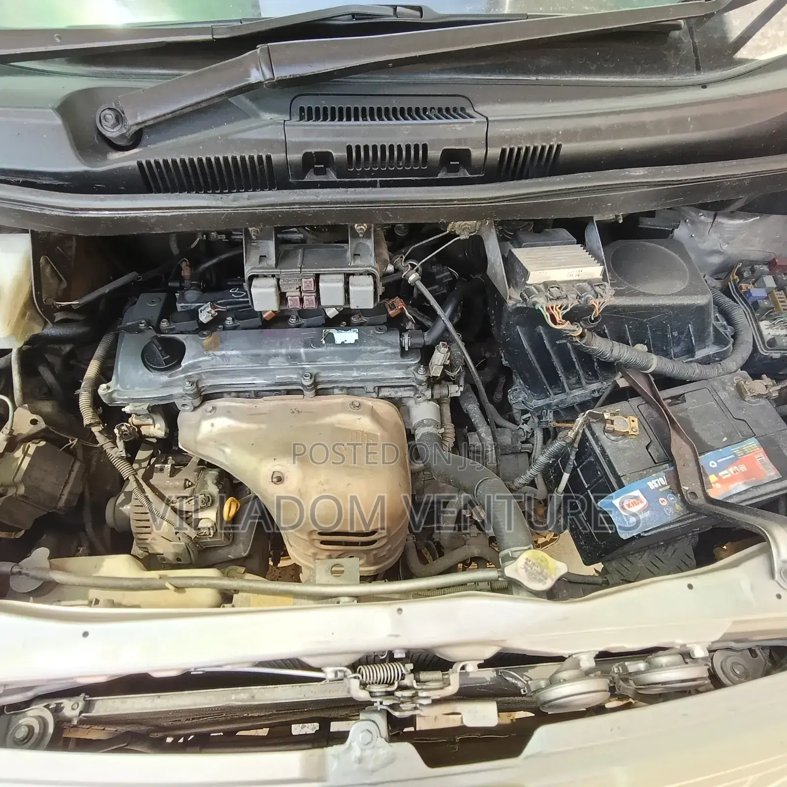 Toyota Noah 2004 Gold