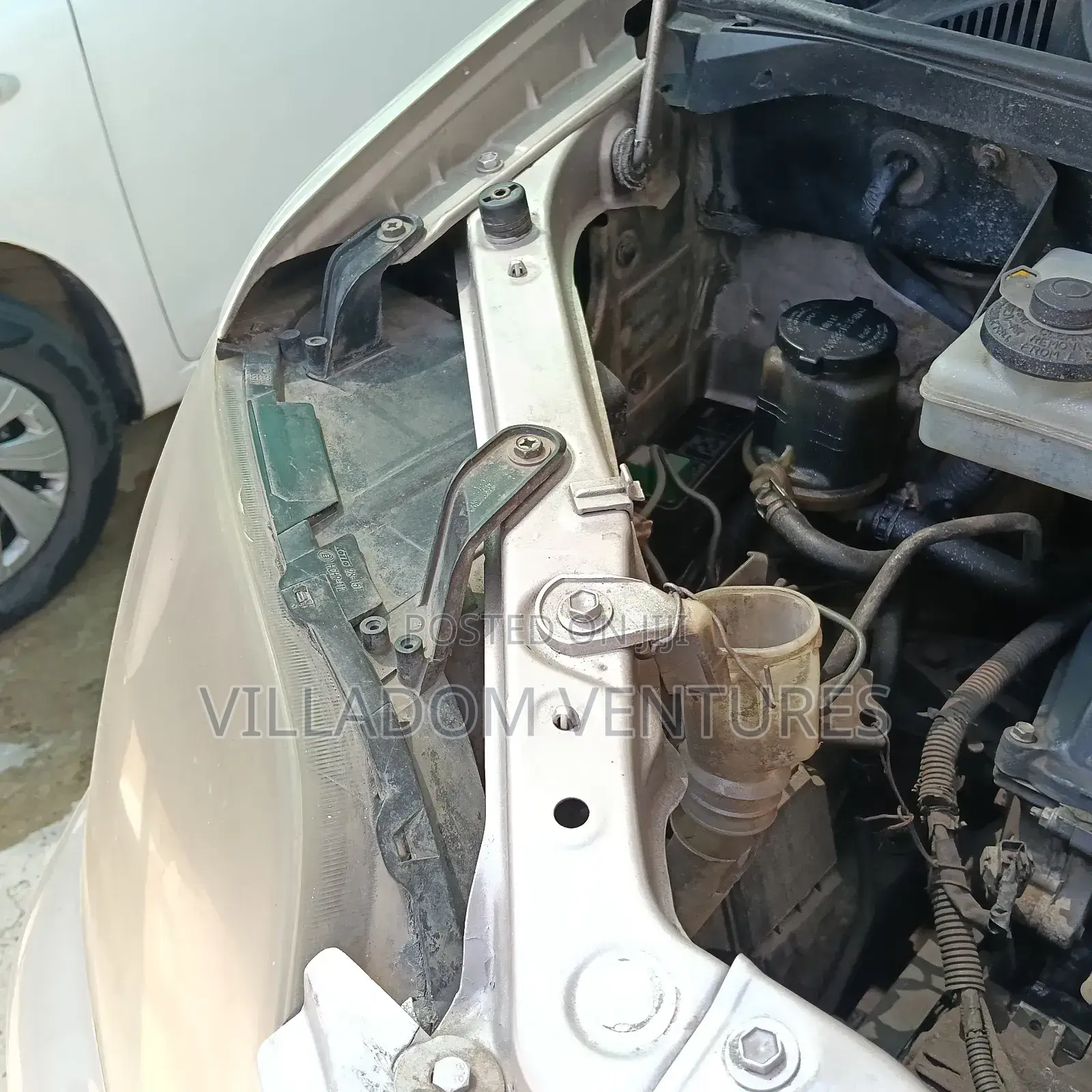Toyota Noah 2004 Gold