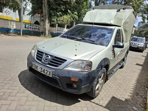 Nissan NP200 2010 Gold