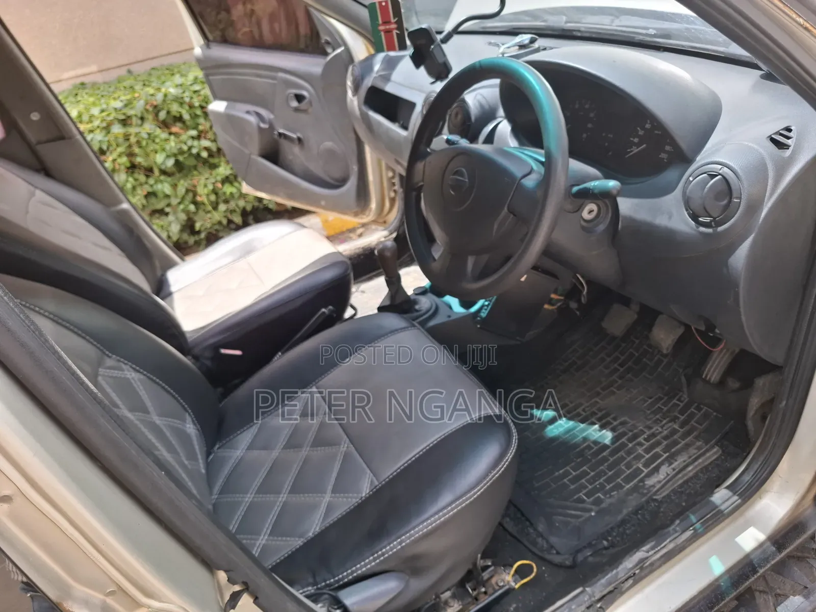 Nissan NP200 2010 Gold
