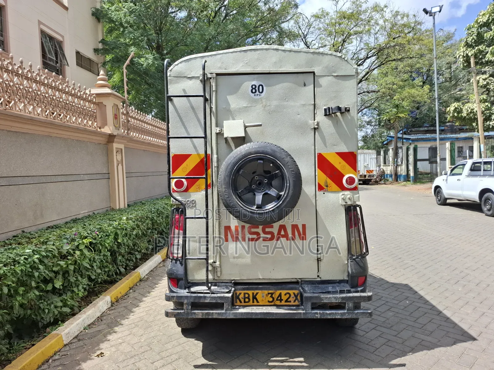 Nissan NP200 2010 Gold