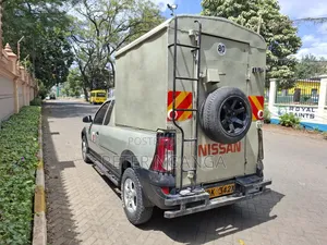 Nissan NP200 2010 Gold