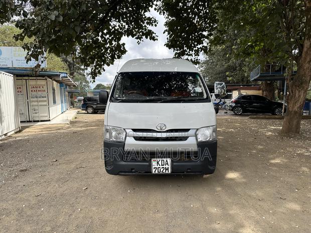 Toyota HiAce 2014 White - thumbnail 2