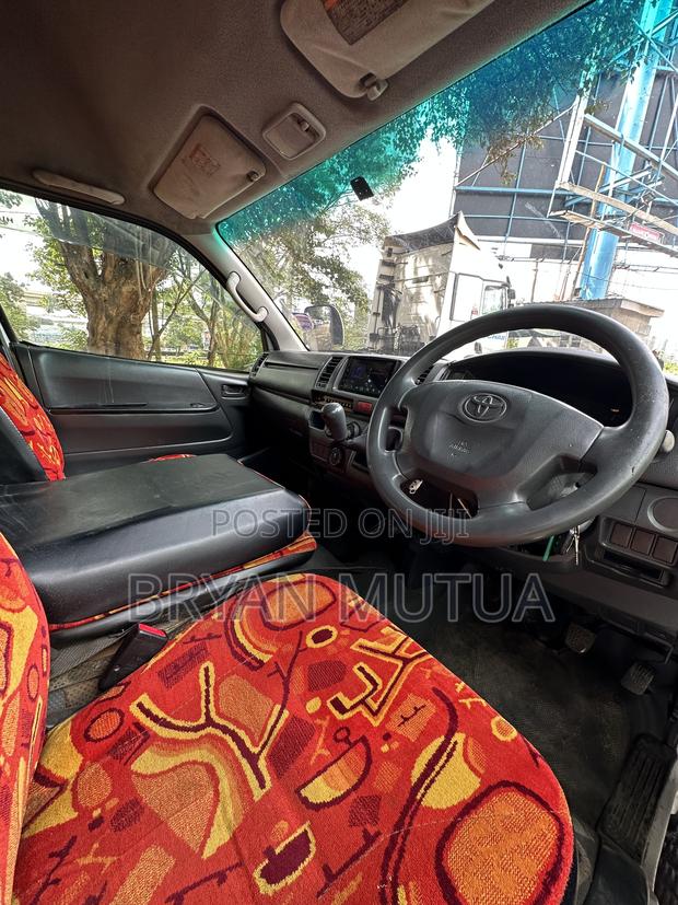 Toyota HiAce 2014 White - thumbnail 4