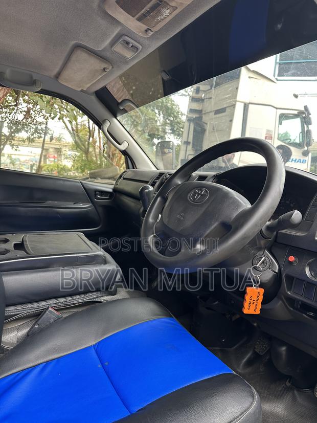 Toyota HiAce 2014 White - thumbnail 4