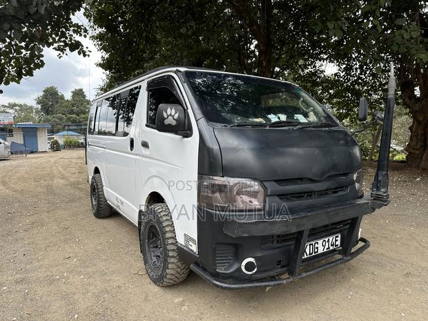 Toyota HiAce 2015 White - thumbnail 2