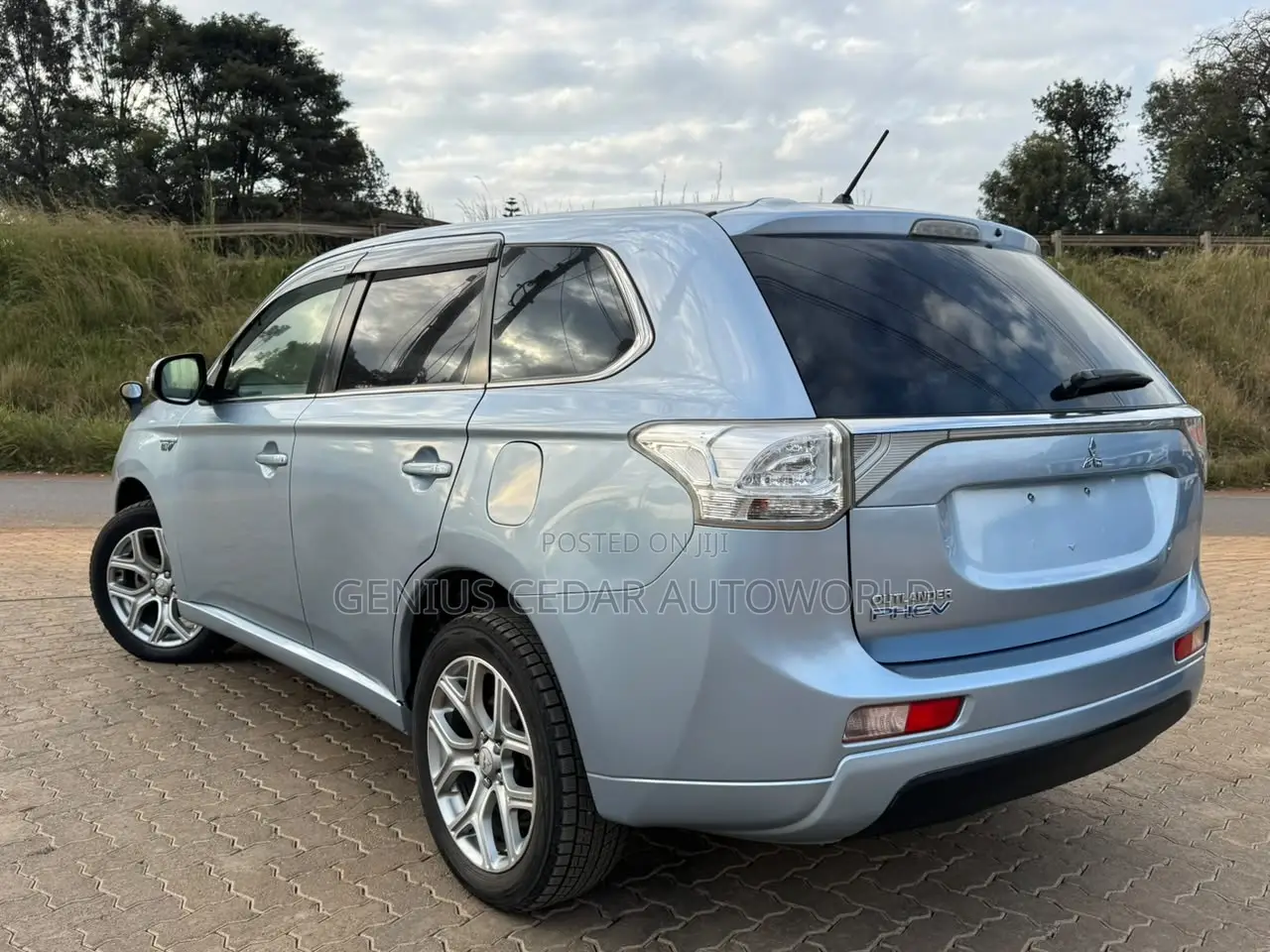 Mitsubishi Outlander 2016 Blue