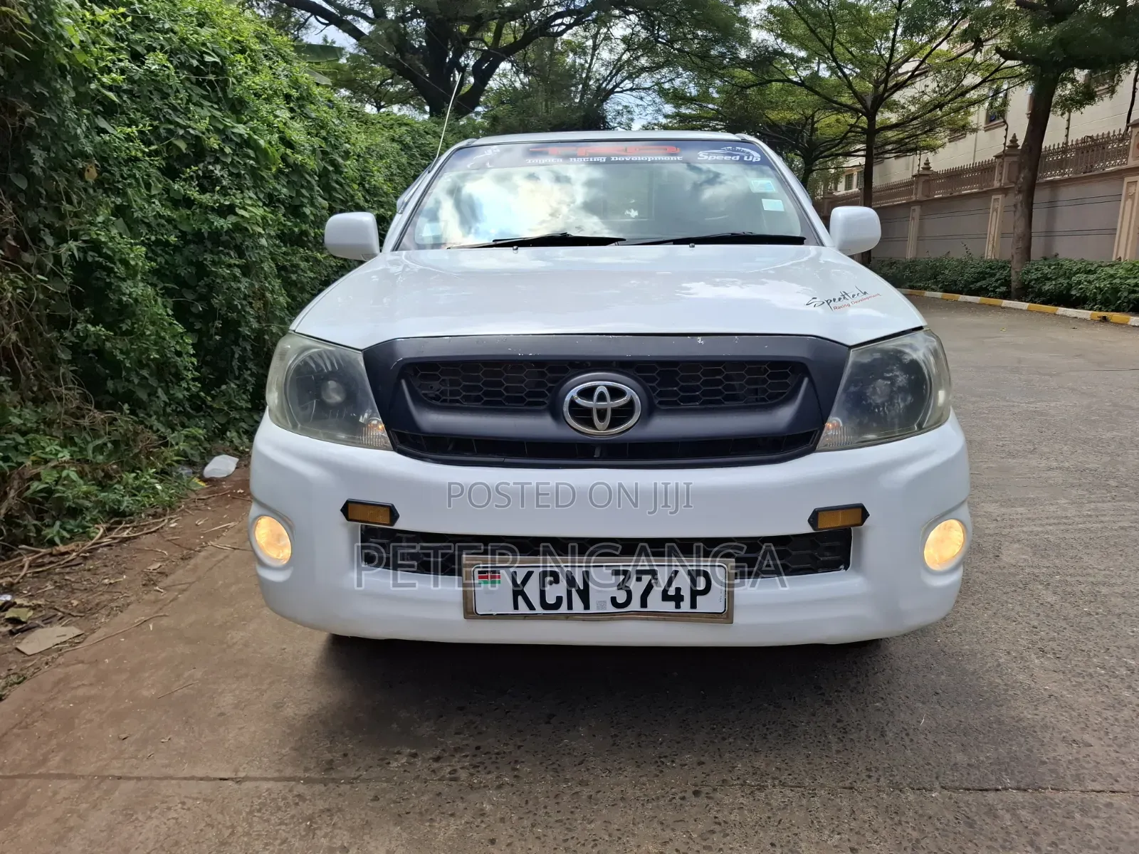 Toyota Hilux 2011 Off white
