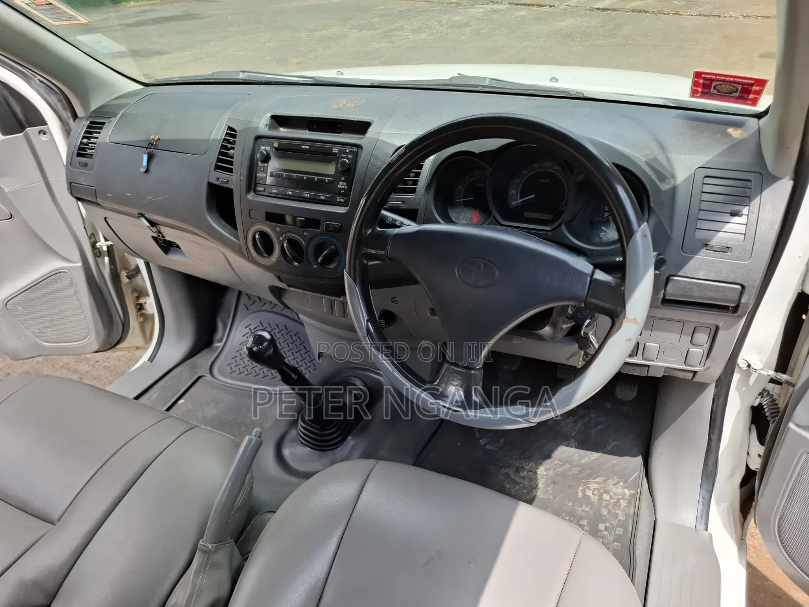 Toyota Hilux 2011 Off white